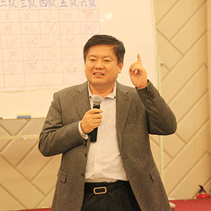 舒忠峰  集团公司董事长、总经理